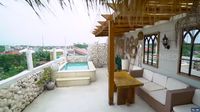 8 Potret Rumah Natalie Sarah, Ada Jacuzzi di Roof Top Bernuansa Santorini