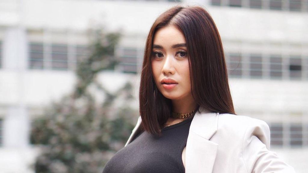 Bye Gorengan! 5 Potret Selfi Nafilah yang Mau Sehat di Ramadan Ini Bye Gorengan! 5 Potret Selfi Nafilah yang Mau Sehat di Ramadan Ini