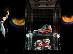 Sepatu Pebasket Michael Jordan di Final NBA Tahun 1998 Terjual Rp 33 M
