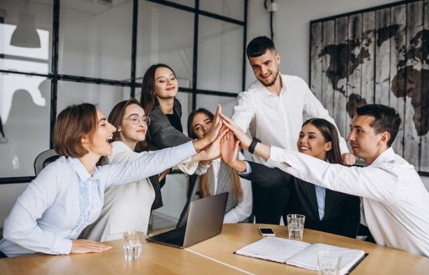 Tipe Komunikasi Ekspresif. Foto freepik.com: senivpetro