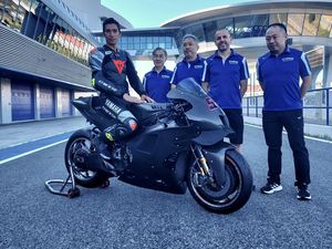 Toprak Pernah Tes YZR-M1 Hasilnya Kurang Oke, Kenapa Yamaha Tetap Rekrut? Toprak Pernah Tes YZR-M1 Hasilnya Kurang Oke, Kenapa Yamaha Tetap Rekrut?
