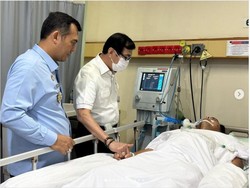 Yasonna Besuk Petugas Imigrasi yang Diserang WNA Uzbek Tersangka Teroris