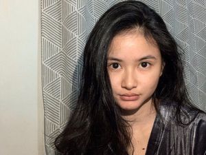 7 Gaya Natural Adinda Azani Tanpa Makeup, Pose Gendong Anak Bikin Salfok 7 Gaya Natural Adinda Azani Tanpa Makeup, Pose Gendong Anak Bikin Salfok