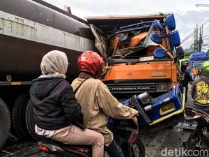 6 Jam Terjepit Akibat 2 Truk Adu Banteng, Sopir di Sukabumi Tewas 6 Jam Terjepit Akibat 2 Truk Adu Banteng, Sopir di Sukabumi Tewas