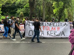 Mahasiswa Demo Kecam UU Ciptaker, Ancam Gelar Aksi Lebih Besar Mahasiswa Demo Kecam UU Ciptaker, Ancam Gelar Aksi Lebih Besar