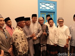 Saat Anies Baswedan Tirakat Malam Ramadhan di Ponpes Tegalsari Ponorogo