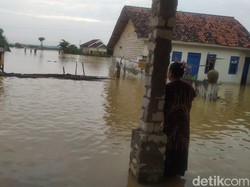 Diguyur Hujan Deras, Banjir Setinggi 60 Cm Terjang Dua Desa di Sumenep