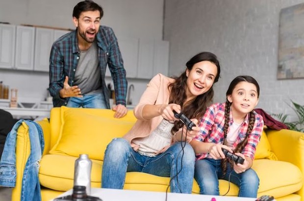 Bermain Game. Foto freepik.com: freepik