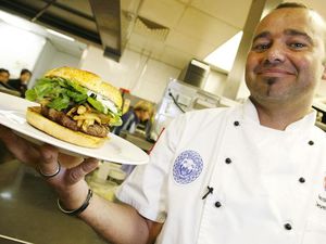 5 Fast Food Termahal Sepanjang Sejarah, Ada Harganya Rp 2,8 Juta! 5 Fast Food Termahal Sepanjang Sejarah, Ada Harganya Rp 2,8 Juta!