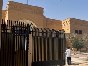 Setelah 7 Tahun, Gerbang Kedubes Iran di Saudi Akhirnya Dibuka Lagi!