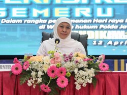 Khofifah Tak Beri Kepastian saat Ditawari Jadi Cawapres Anies