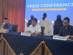 Bule Rusia Pose Tak Senonoh di Pohon Kayu Putih Bukan Bugil, Tapi Topless