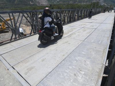 Potret Jembatan Darurat di Jalur Mudik Kota Palu-Donggala