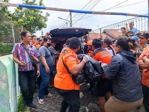 Remaja Surabaya Tenggelam Ditemukan di Sungai Simo Hilir Sejauh 1,1 Km Remaja Surabaya Tenggelam Ditemukan di Sungai Simo Hilir Sejauh 1,1 Km