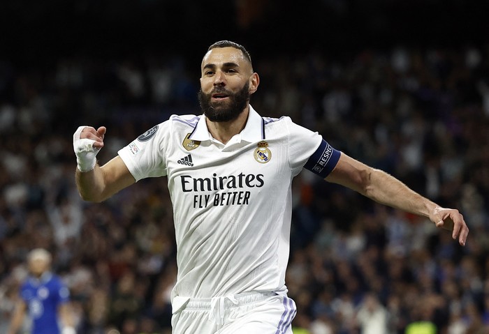 Soccer Football - Champions League - Quarter Finals - First Leg - Real Madrid v Chelsea - Santiago Bernabeu, Madrid, Spain - April 12, 2023 Real Madrids Karim Benzema celebrates scoring their first goal REUTERS/Juan Medina