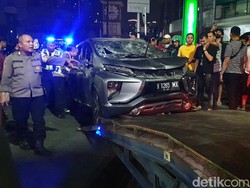 Kabur Usai Tabrak Wanita, Pengendara Mobil di Medan Dihajar Massa!