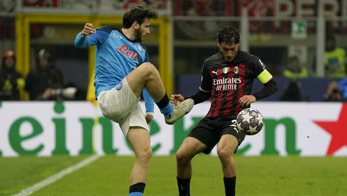 MILAN, ITALY - APRIL 12: Davide Calabria of AC Milan competes for the ball during the UEFA Champions League quarterfinal first leg match between AC Milan and SSC Napoli at Giuseppe Meazza Stadium on April 12, 2023 in Milan, Italy. (Photo by Pier Marco Tacca/AC Milan via Getty Images)