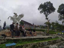 Mendes Kunjungi Wisata Negeri Kahyangan Magelang, Hal Ini Menarik Perhatiannya