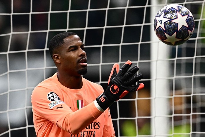 AC Milan's French goalkeeper Mike Maignan throws the ball during the UEFA Champions League quarter-finals first leg football match between AC Milan and SSC Napoli on April 12, 2023 at the San Siro stadium in Milan. (Photo by GABRIEL BOUYS / AFP) (Photo by GABRIEL BOUYS/AFP via Getty Images)