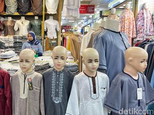 Pakaian Muslim Mulai Diburu Warga Untuk Lebaran