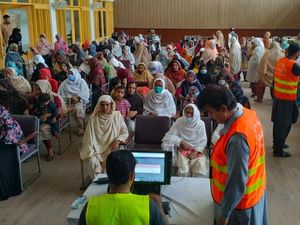 Inflasi dan Lonjakan Harga di Pakistan Redupkan Kemeriahan Ramadan