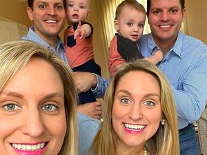 Foto Pernikahan Langka: Wanita Kembar Dinikahi Pria Kembar, Begini Anak Mereka