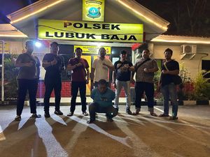 Pria Ngaku OKP di Batam Ditangkap Usai Palak-Rampas HP Warga