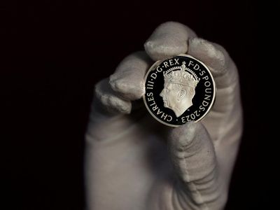 Penampakan Koin Perayaan Penobatan Raja Charles III