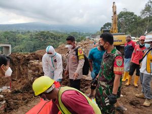 Jenazah Korban Longsor Pasca Gempa Cianjur Kembali Ditemukan Jenazah Korban Longsor Pasca Gempa Cianjur Kembali Ditemukan