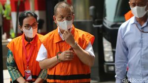 Potret Bupati Nonaktif Kapuas dan Istrinya Diborgol