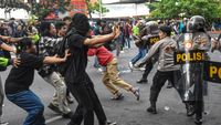 Potret Demo Ricuh di Kantor Ganjar Pranowo