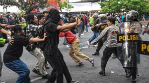Potret Demo Ricuh di Kantor Ganjar Pranowo