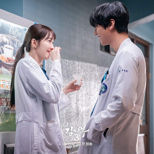 Potret Lee Sung Kyung dan Ahn Hyo Seop dalam drama Dr. Romantic 3