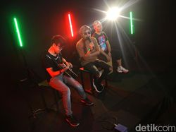 Radja Ngeles Sebut Kemiripan Lagu Apa Sih dengan APT. Cuma Gimik