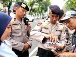 Jasa Tukar Uang Baru di Jalanan Pasuruan Dirazia Cegah Peredaran Upal