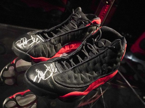Rekor! Sepatu Michael Jordan di Final NBA 1998 Terjual Rp 33 Miliar