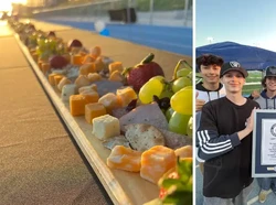 Keren! Sekelompok Siswa Pecahkan Rekor Makanan Terpanjang 62 Meter