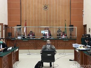 Usai Surah Ali Imran, Teddy Minahasa Kutip Ayat Alkitab di Sidang Narkoba Usai Surah Ali Imran, Teddy Minahasa Kutip Ayat Alkitab di Sidang Narkoba