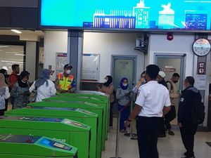 Penumpang Tertahan di Stasiun Sudirman Imbas Perbaikan KA di Manggarai