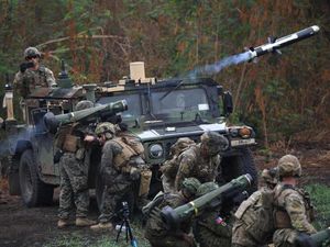 Latihan Perang, AS-Filipina Tembakkan Roket ke Kapal Musuh