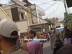 Viral Warga Antre THR Depan Rumah Mewah di Jaktim, Polisi Turun Tangan