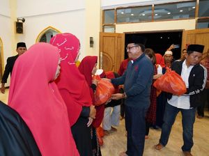 Pemkot Bitung Bagi Daging Gratis untuk Stabilkan Harga Jelang Lebaran Pemkot Bitung Bagi Daging Gratis untuk Stabilkan Harga Jelang Lebaran