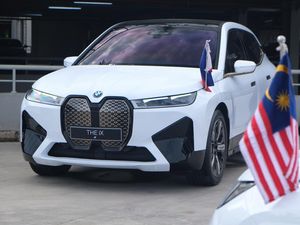 Harga Mobil Listrik di Malaysia Jauh Lebih Murah Ketimbang di Indonesia, Kok Bisa? Harga Mobil Listrik di Malaysia Jauh Lebih Murah Ketimbang di Indonesia, Kok Bisa?
