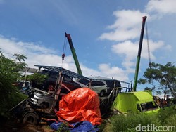 Detik-detik Kengerian Truk Rem Blong Tabrak 7 Kendaraan Tewaskan 6 Orang