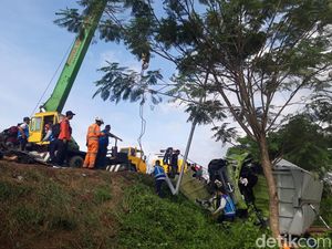 Alat Berat Diterjunkan, Korban Tergencet Laka Tol Boyolali Berhasil Dievakuasi