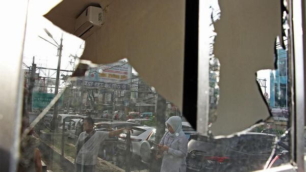 Diserang OTK, Begini Kondisi Pos dan Mobil Polisi di Makassar
