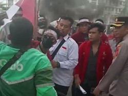Viral Driver Ojol di Medan Ribut dengan Mahasiswa yang Demo Tutup Jalan