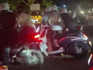 Heboh 2 Kelompok Cekcok di Simpang Ketandan Bantul, 9 Remaja Diamankan Heboh 2 Kelompok Cekcok di Simpang Ketandan Bantul, 9 Remaja Diamankan