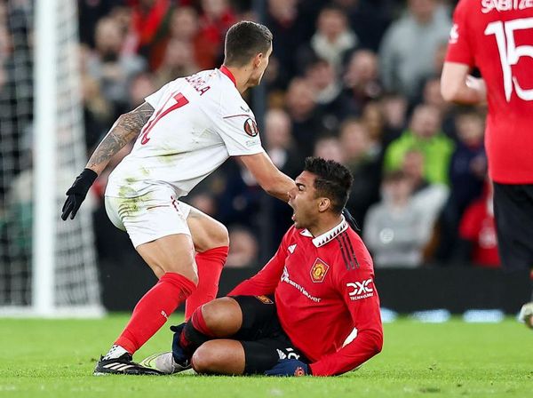 Tindakan Lamela kepada Casemiro Ini Bikin Fans MU Geram