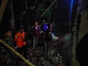 Gempa Tuban M 6,6 Ambrukkan Tembok Rumah Warga Jember